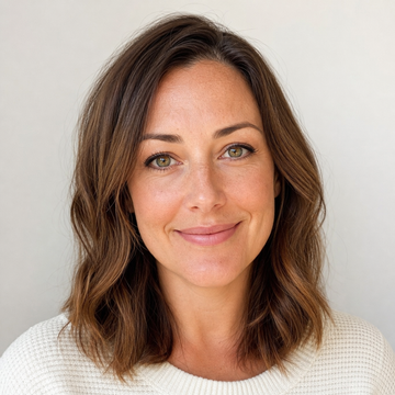AI-generated fictional customer avatar for Lauren M. review